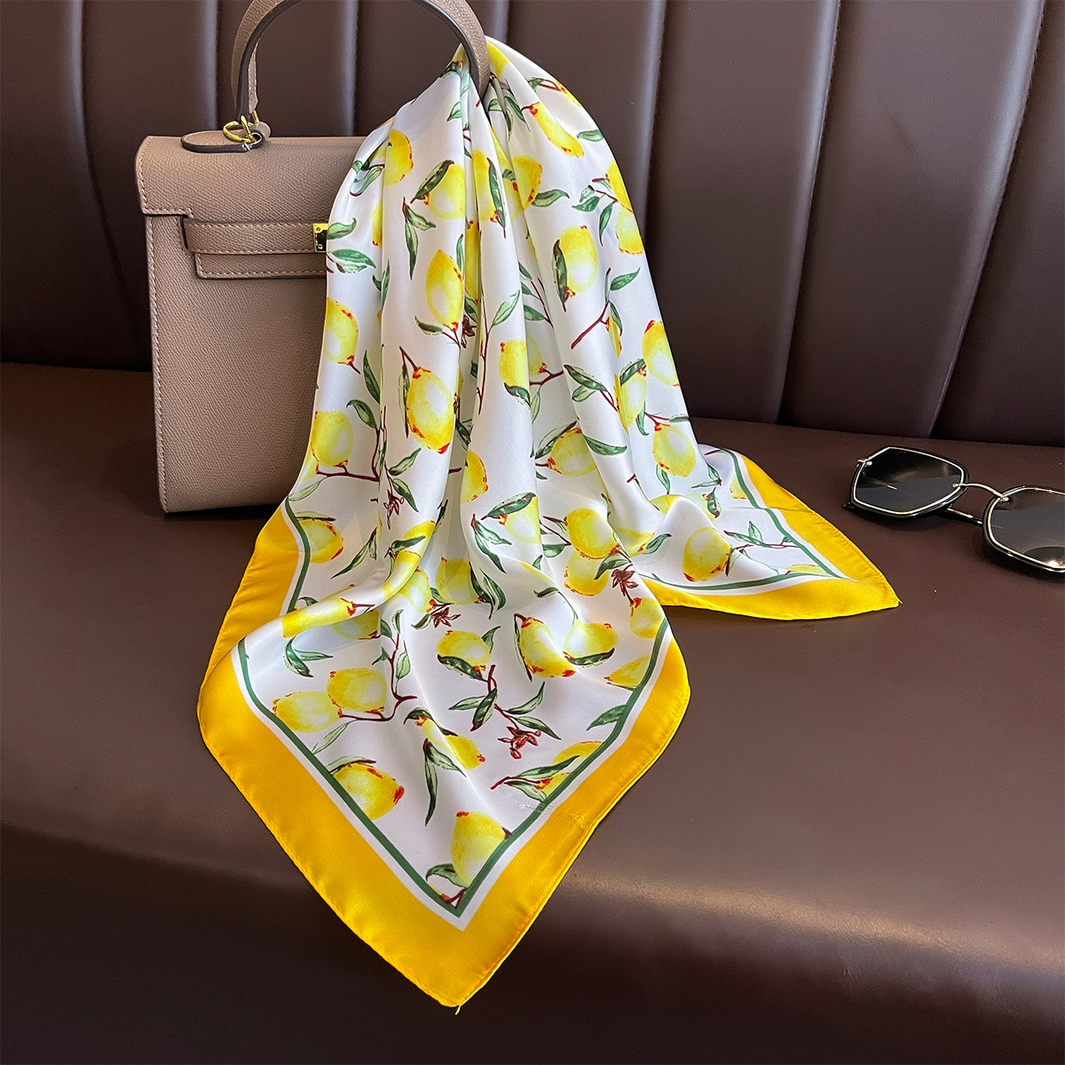 2025 New Yellow Lemon Print Sq - Ascot Neck Scarf 评论和价格